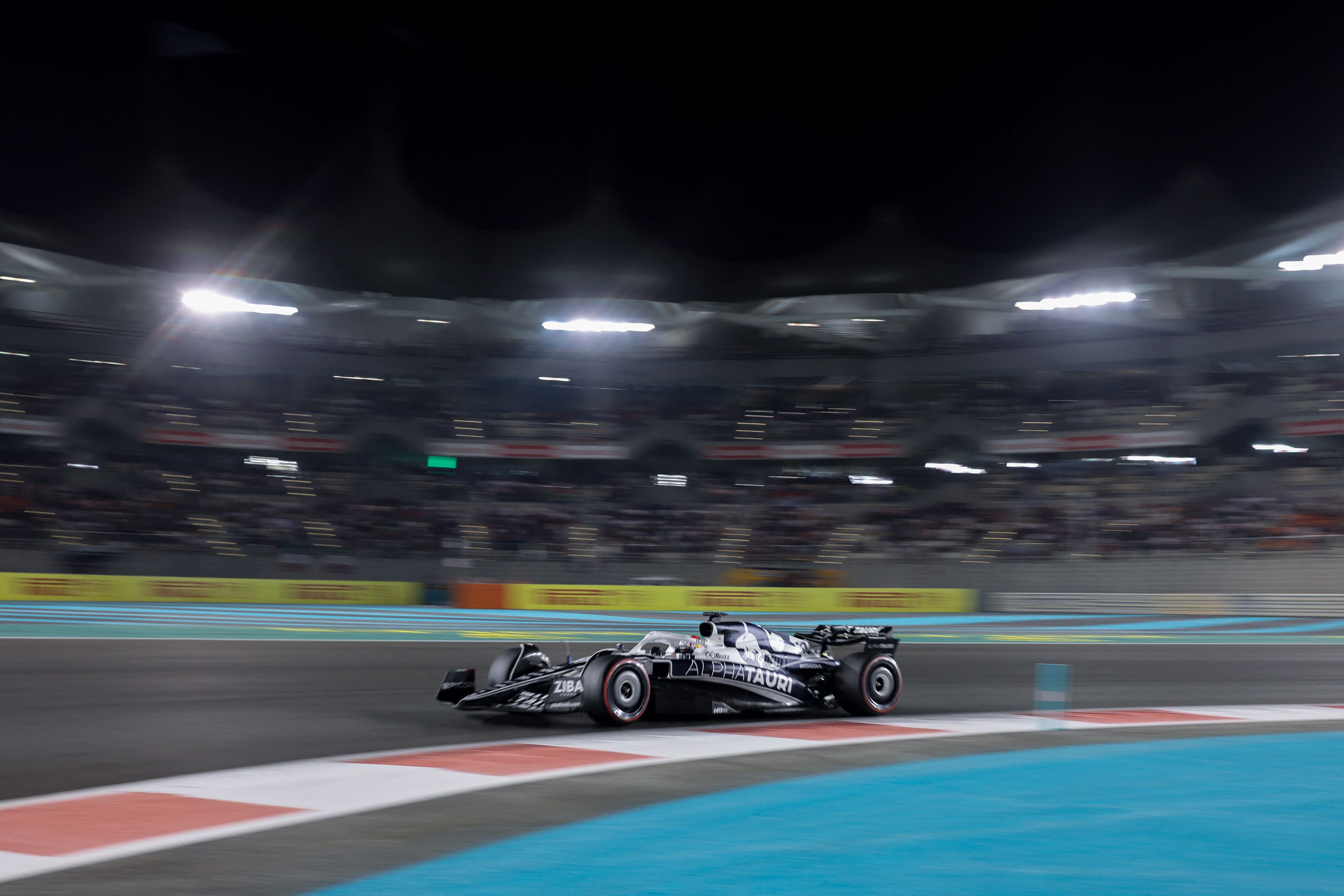 Pembalap AlphaTauri asal Prancis Pierre Gasly saat beraksi pada sesi kualifikasi GP F1 Abu Dhabi, 19 November 2022.