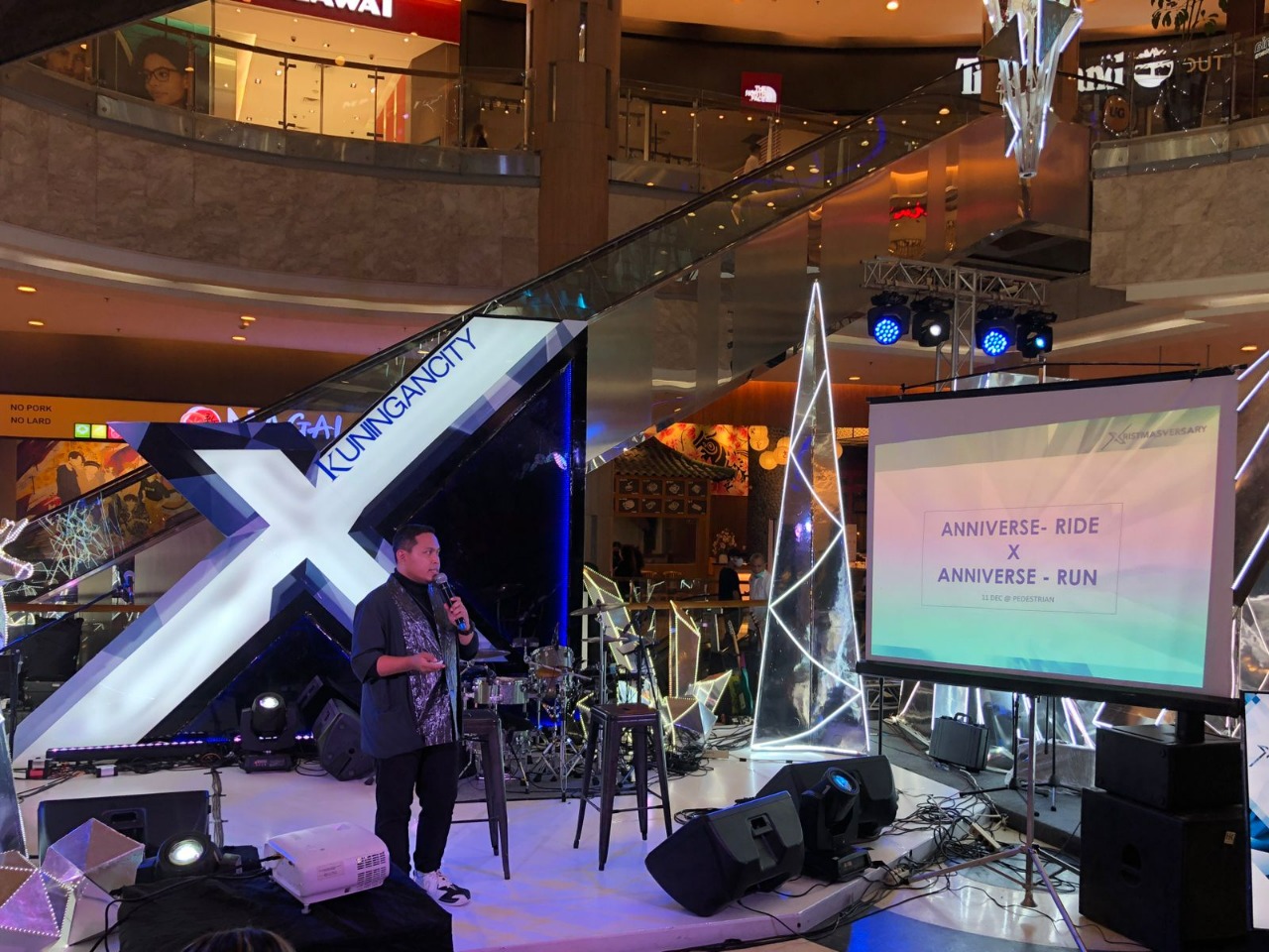 Ajang Kristmasversarry di Kuningan City Mall