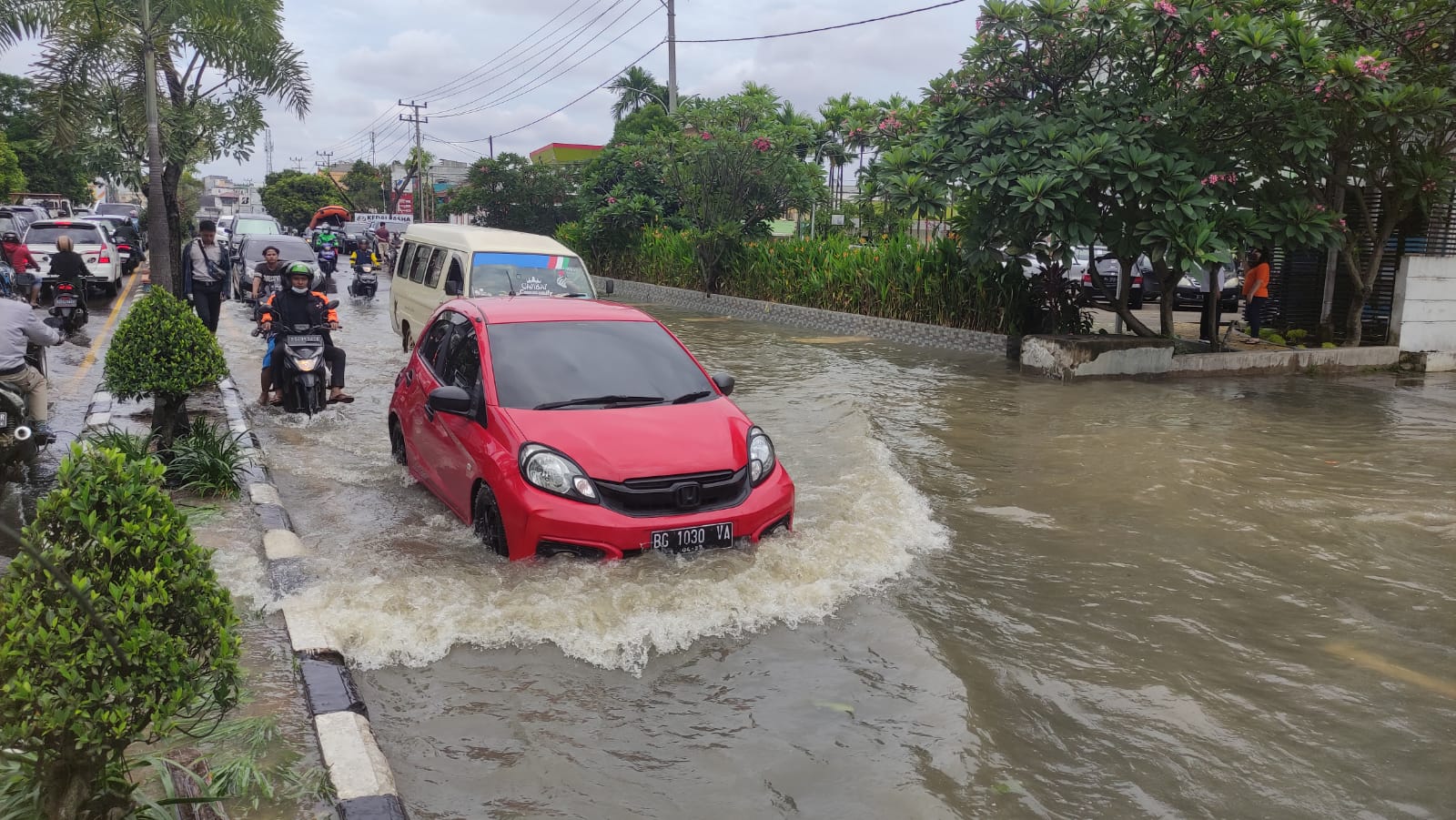 Hujan Semalaman, Sejumlah Wilayah di Palembang Tergenang Banjir