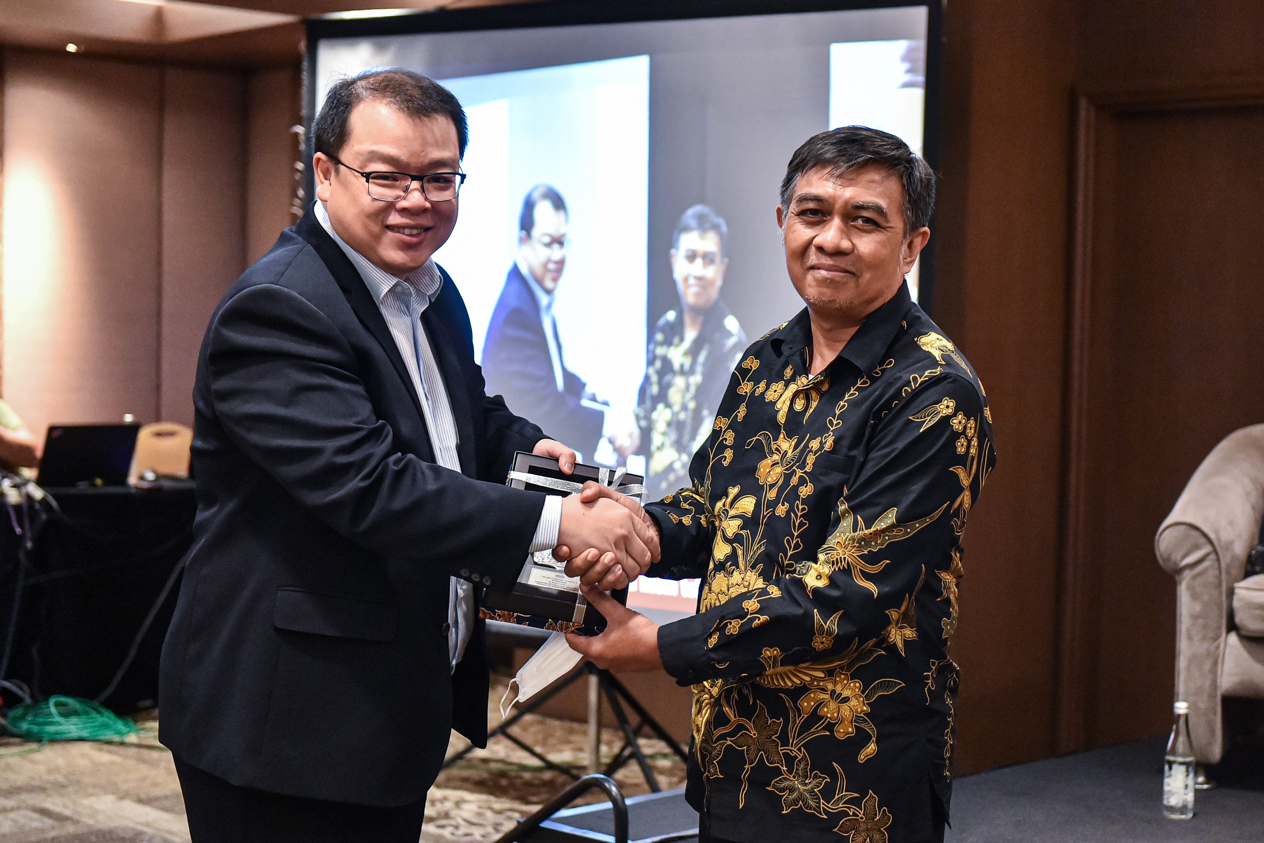 CEO BDO Indonesia Thano Tanubrata (kiri) dan Director Data Privacy & Protection BDO - Advisory Novel Ariyadi.