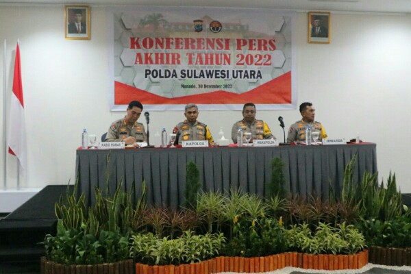 Kapolda Sulawesi Utara Irjen Setyo Budianto dan jajarannya menyampaikan perkembangan kamtibmas di wilayahnya selama 2022