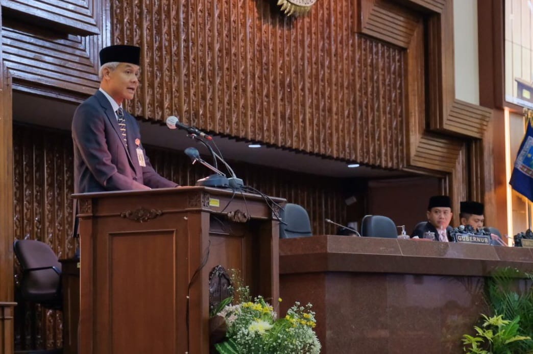 Gubernur Jateng Ganjar Pranowo saat berbicara di Rapat Paripurna DPRD Jateng, Kota Semarang, Jateng, Jumat (30/12/2022).