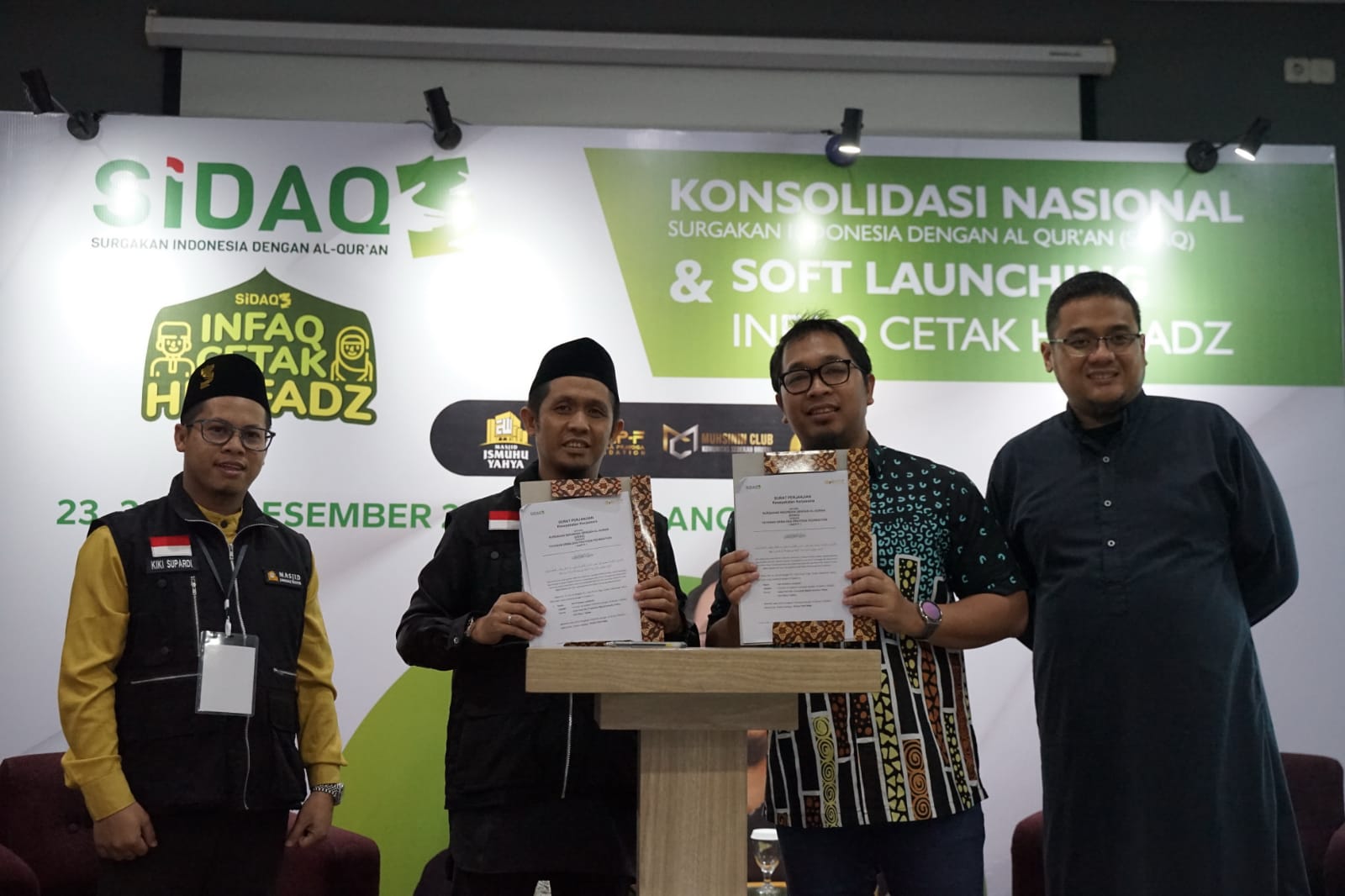 Dewa Eka Prayoga Foundation bekerja sama dengan pimpinan Masjid Ismuhu Yahya di Pontianak mencetak penghafal Alquran