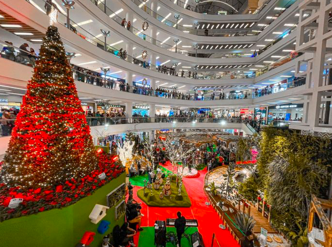 Perayaan natal di mal.