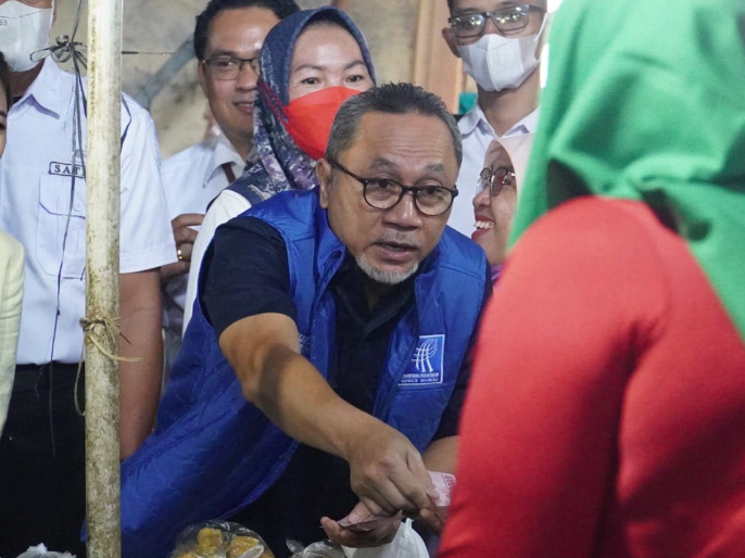 Menteri Perdagangan, Zulkifli Hasan. (tengah)