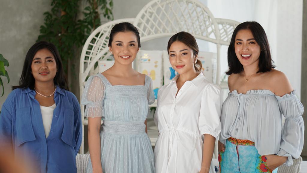 Para selebritas yang mengikuti live di media sosial saat harbolnas dan berbagi pengalaman tentang merawat anak. 