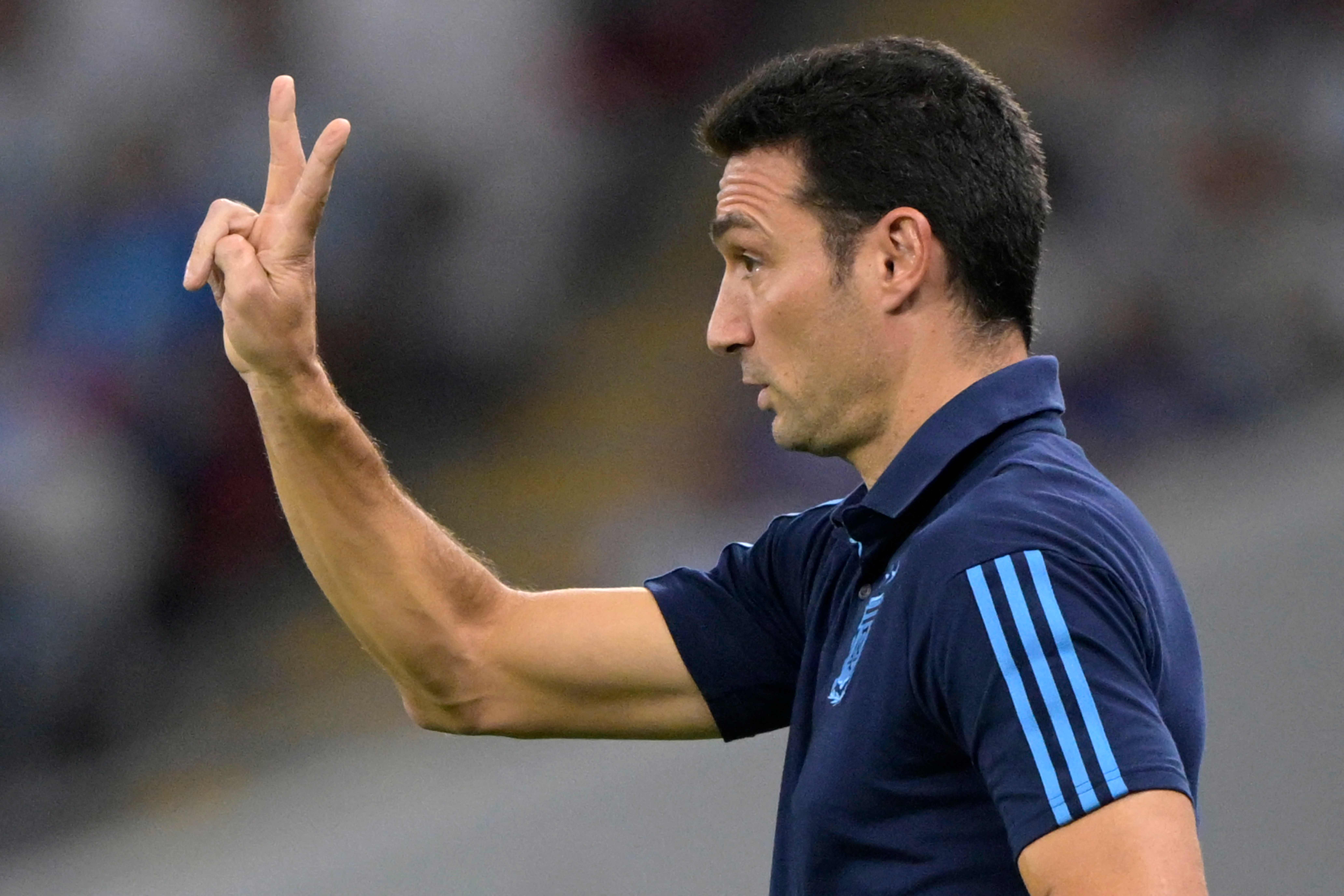 Scaloni Bangga Beradu Taktik dengan Van Gaal