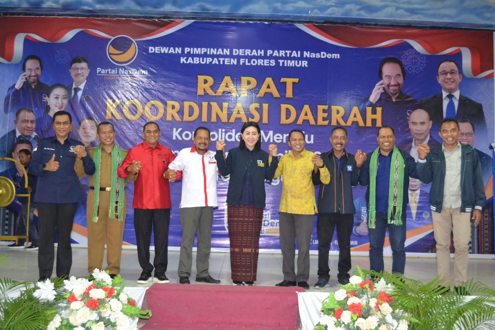 Calon Bupati Flores timur Antonius Doni Dihen (Kanan).