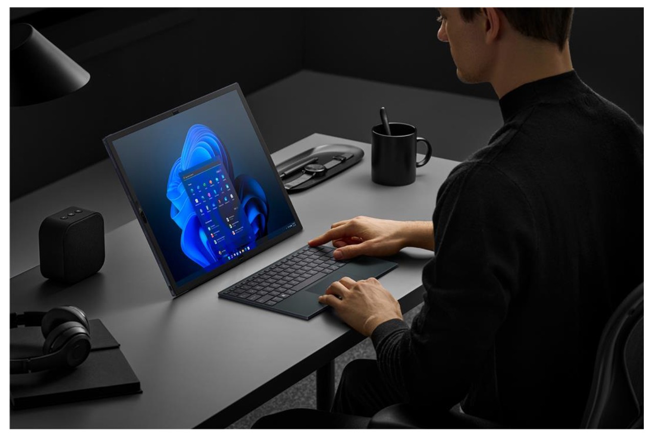 ASUS memperkenalkan Zenbook 17 Fold OLED di Indonesia, yaitu laptop layar lipat OLED 17-inci pertama dan satu-satunya di dunia.