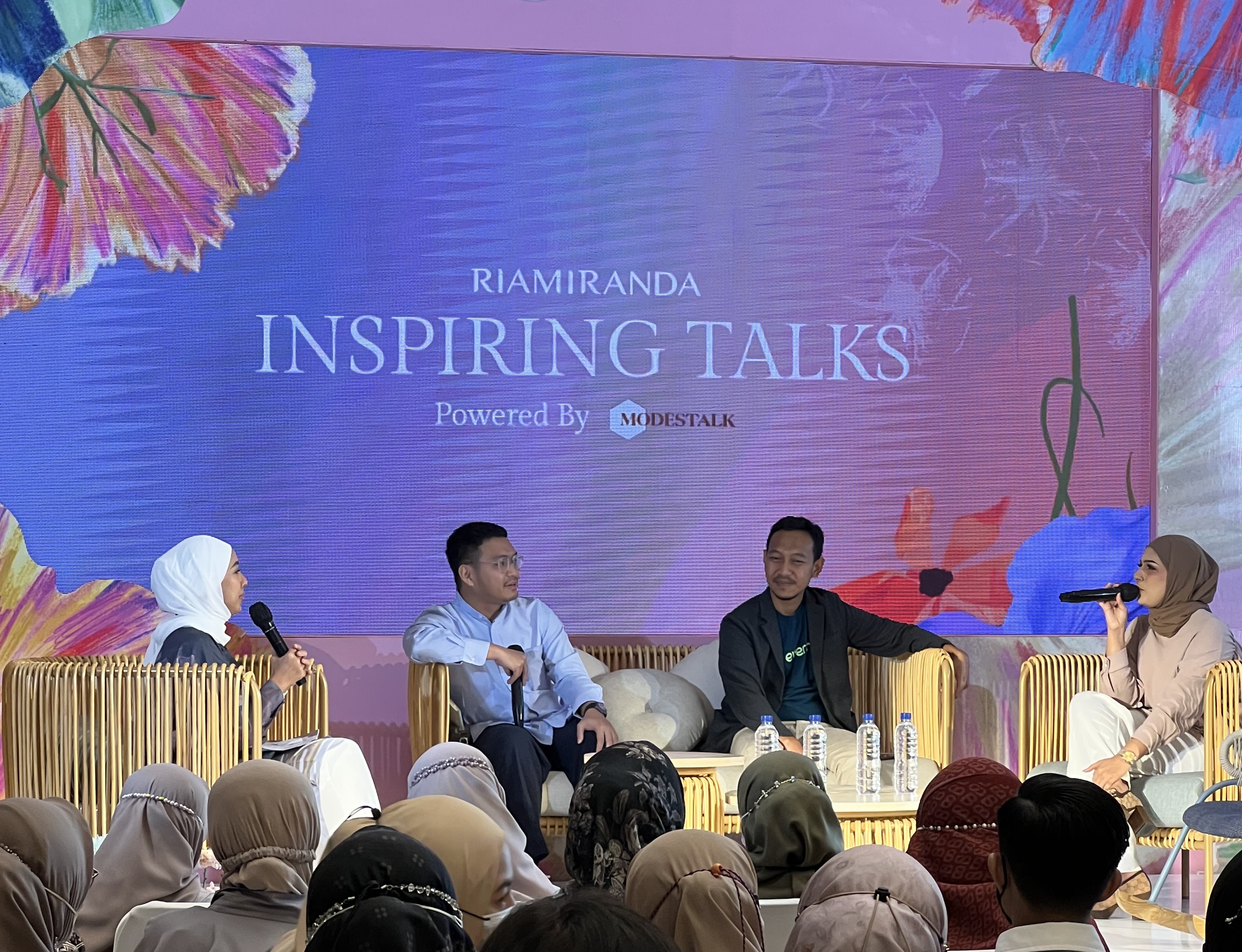 Evermos dan Ria Miranda mengumumkan rencana kerja sama bisnis dalam Ria Miranda Annual Show yang diadakan di Jakarta. 