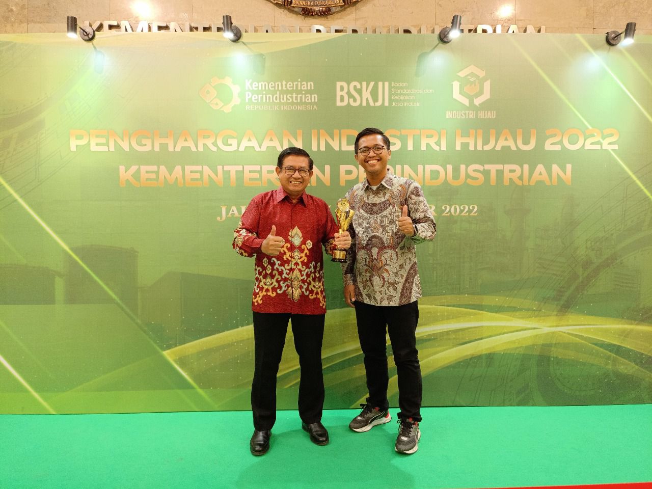 Petrokimia Gresik meraih penghargaan Industri Hijau Kinerja Terbaik 2022 dari Kemenperin.