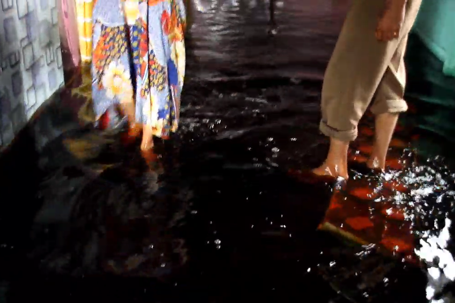 Rumah warga Rokan Hilir yang kebanjiran.