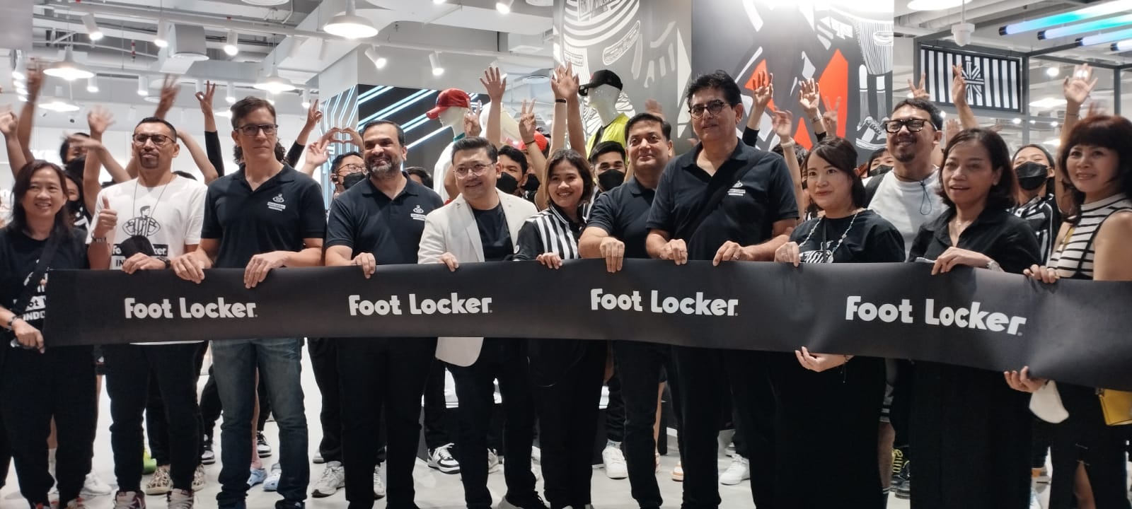 Pada hari ini atau Jumat (12/9), Foot Locker Indonesia membuka gerai terbesarnya di pusat perbelanjaan Grand Indonesia, Jakarta Pusat.