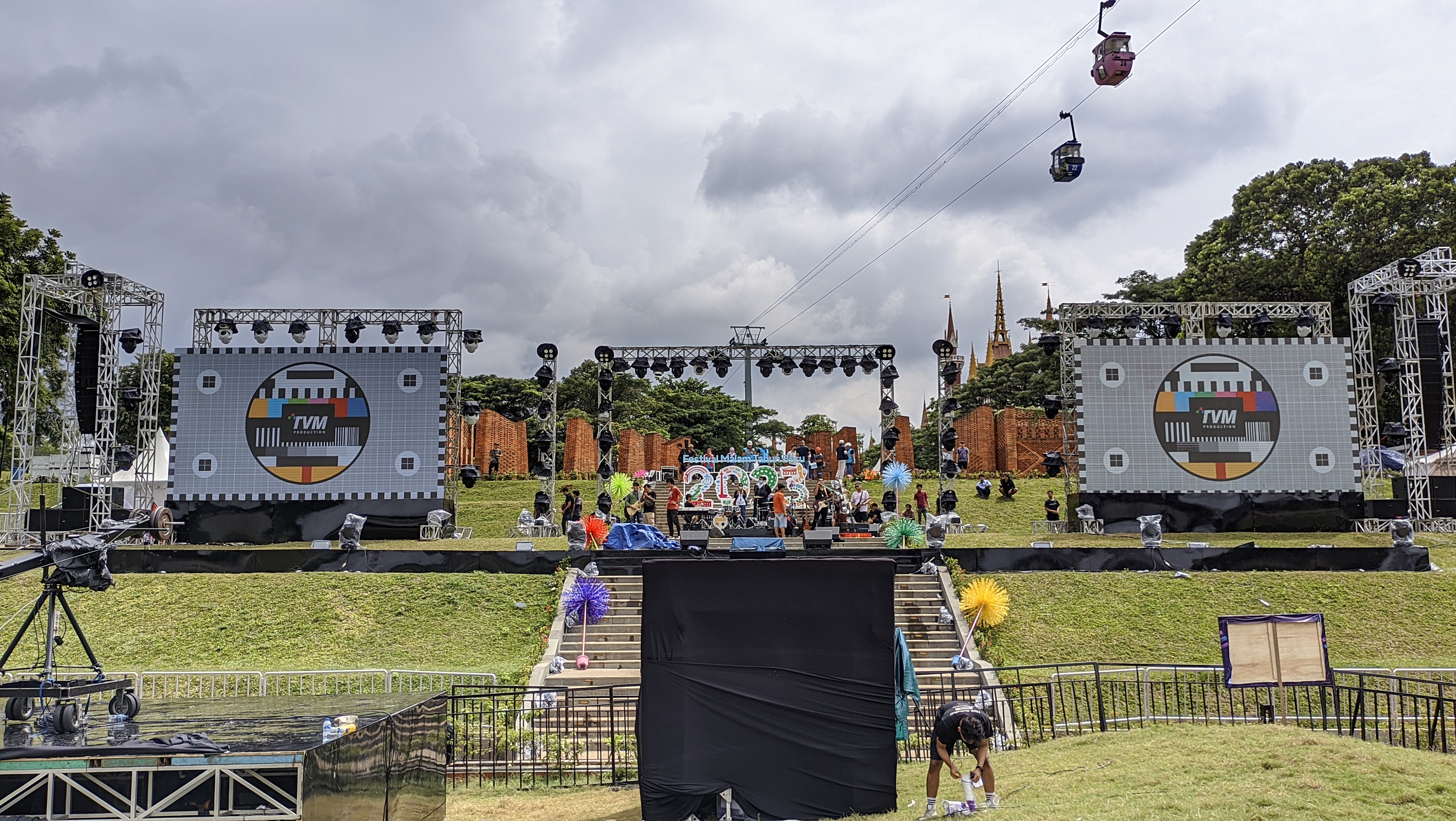 Persiapan perayaan Tahun Baru di TMII