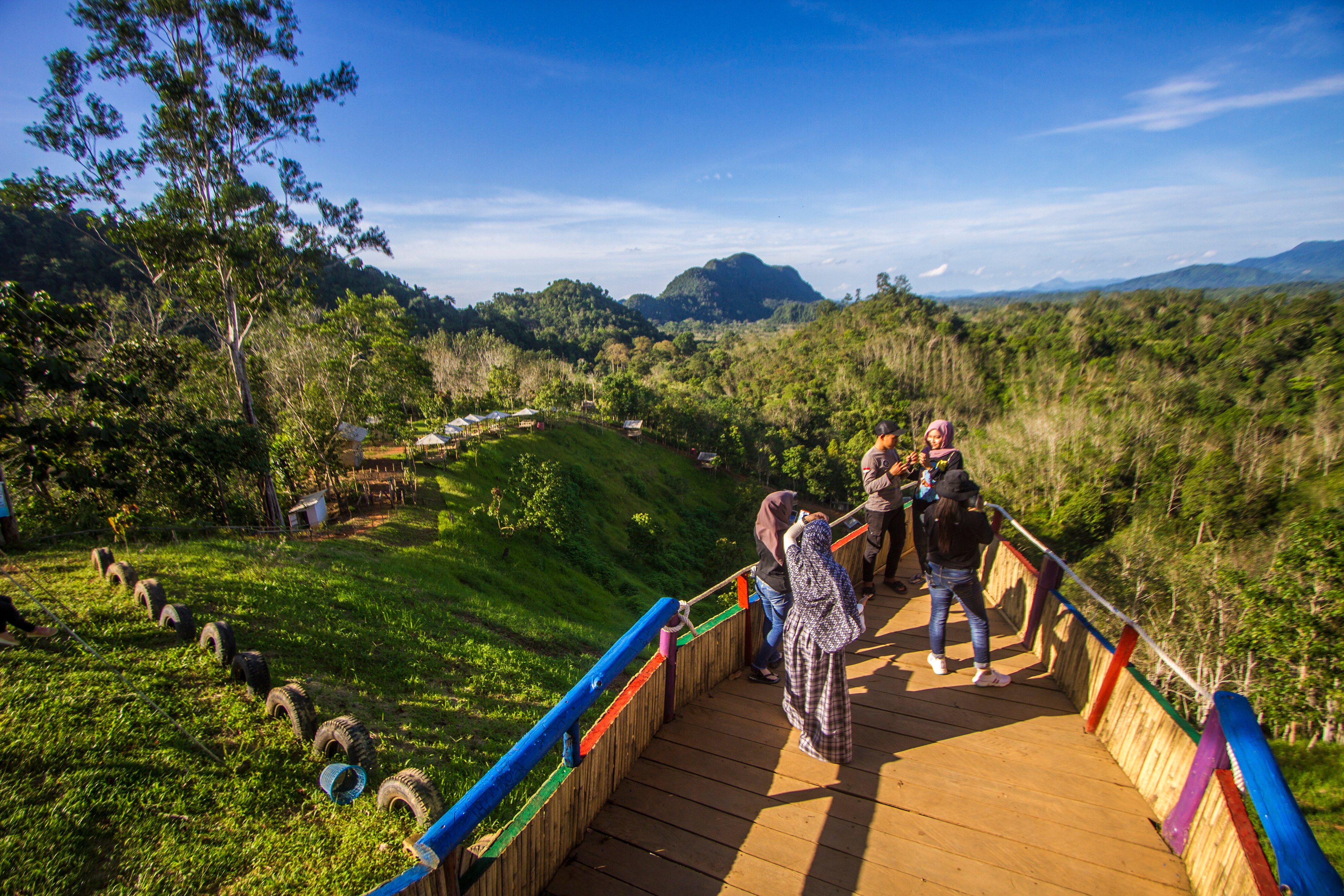 Kampung Bambu salah satu obyek wisata di Kabupaten Hulu Sungai Tengah, Kalsel. 