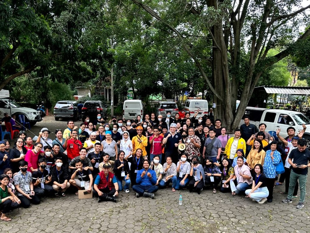 Kloter 1 tiba satu hari setelah gempa dipimpin oleh Ketua Bidang Sosial dan Lingkungan Perluni-UAJ dr Juanli berkekuatan 19 relawan.