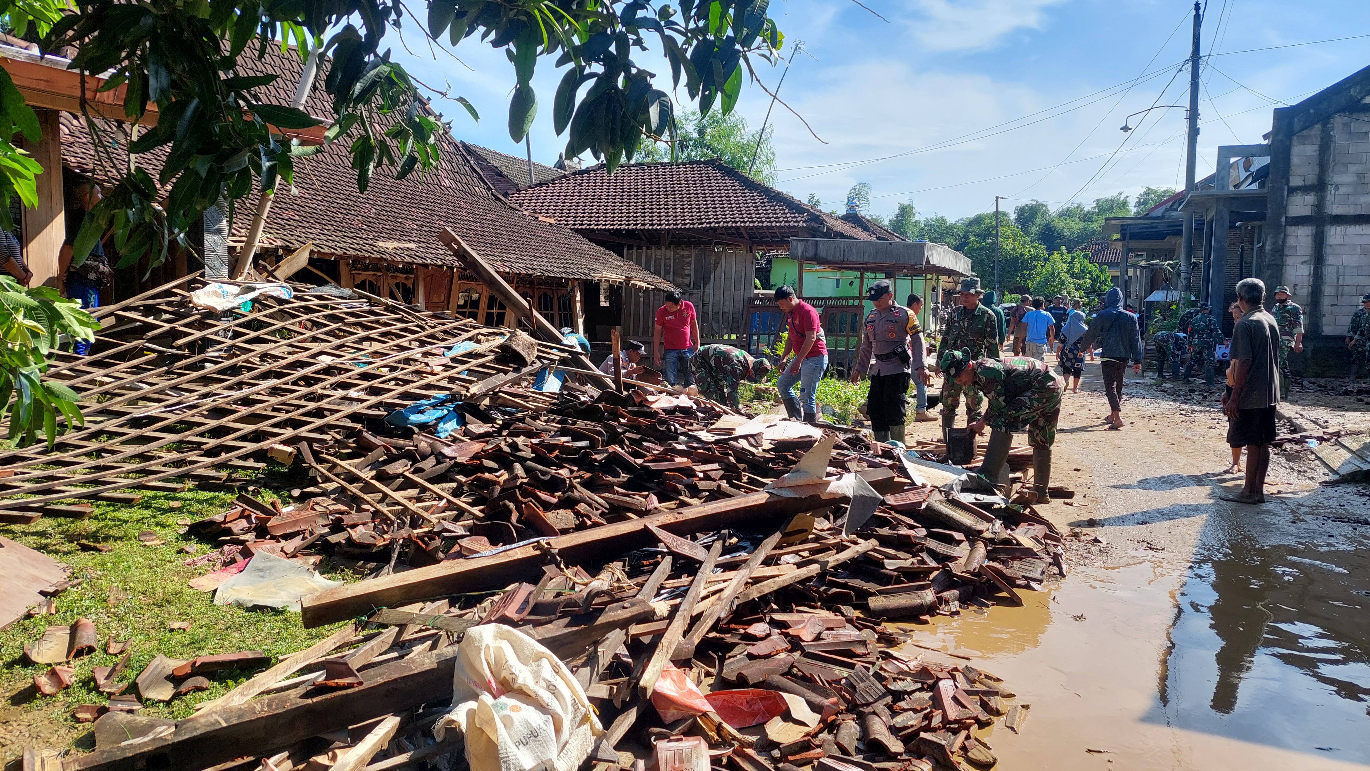 Kondisi permukiman warga Desa Sinomwidodo, Kecamatan Tambakromo, Pati paska diterjang banjir bandang, Kamis (1/12/2022).