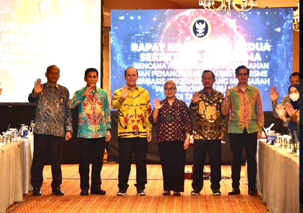 Ketua BNPT Boy Rafli (ketiga dari kiri) mengapresiasi upaya Pemda dalam meredam radikalisme.