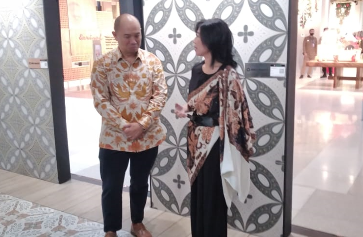 Niro Granite Hadirkan Produk Bercorak Geometri Khas Batik 