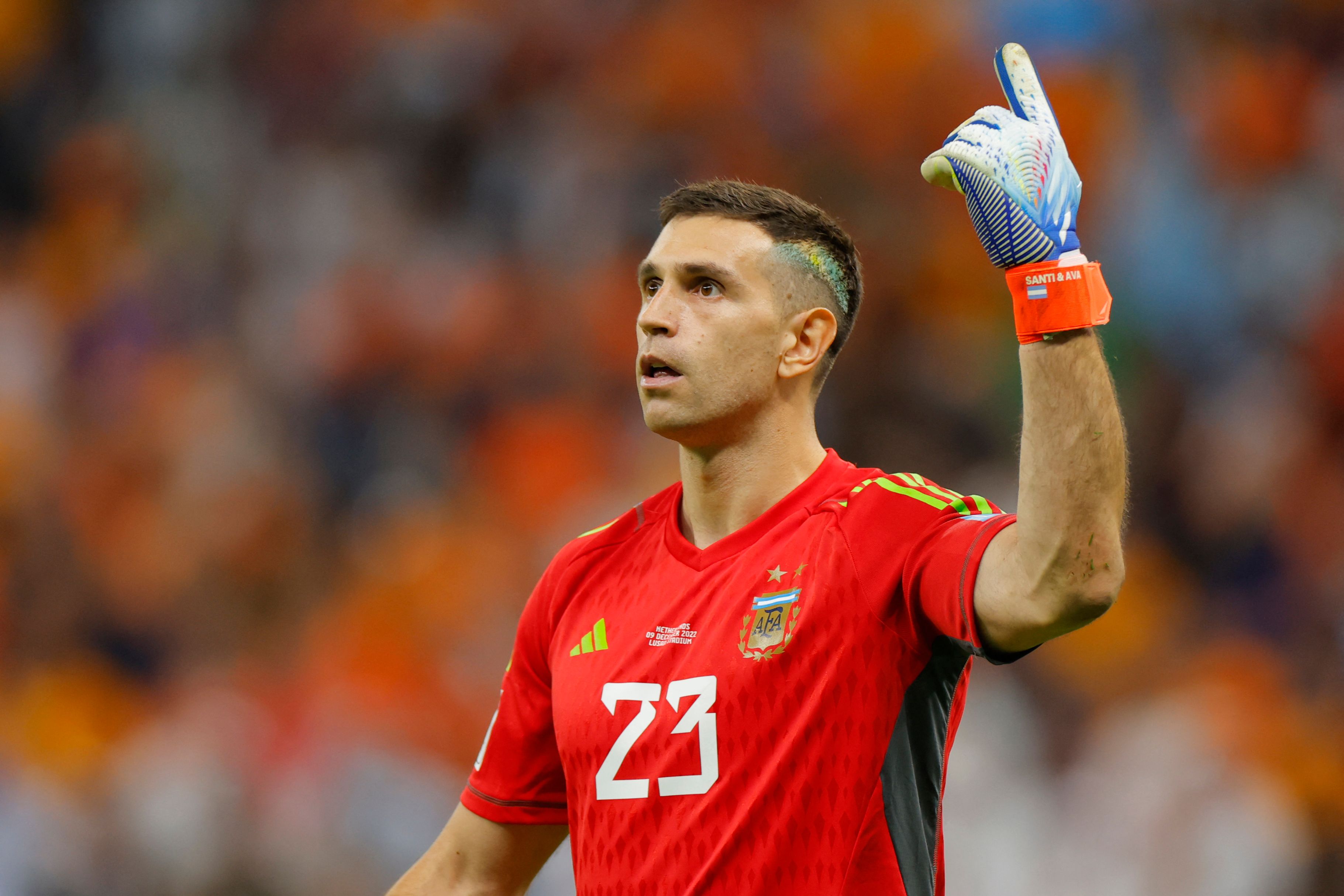 Penjaga gawang Argentina Emiliano Martinez