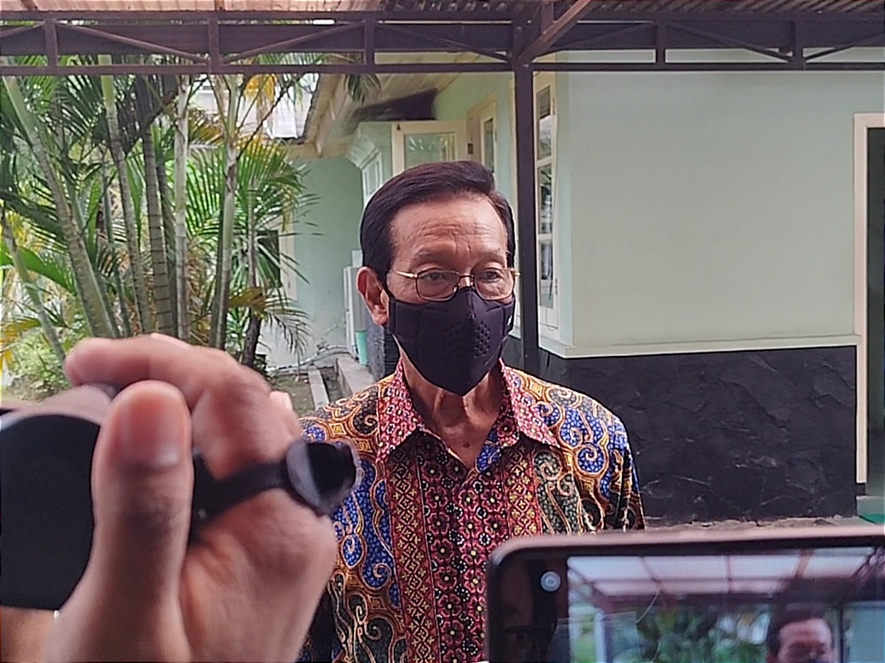  Gubernur DIY Sri Sultan Hamengku Buwono X