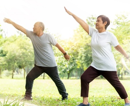 Jangan lupa untuk rutin berolahraga dan mulai beralih ke gaya hidup sehat agar kesehatan tubuh tetap terjaga.