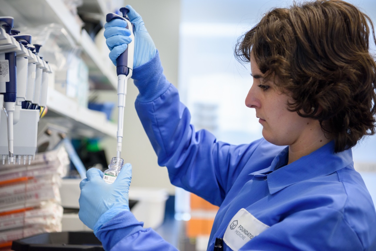 FMI dan KALGen Innolab meluncurkan layanan pemeriksaan Comprehensive Genomic Profiling (CGP). 