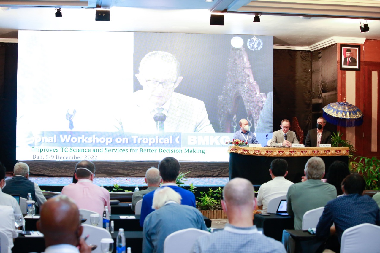  The Tenth WMO International Workshop on Tropical Cyclones (IWTC-10) di Bali, Selasa (6/12).