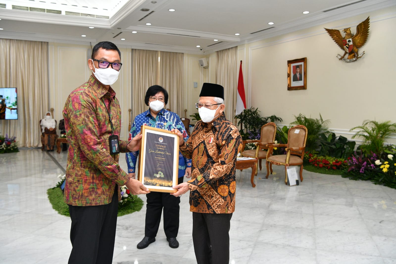 Penghargaan Proper Emas dan CEO Green Leadership Utama untuk PLN dan Dirut PLn Dharmawan Prasojo