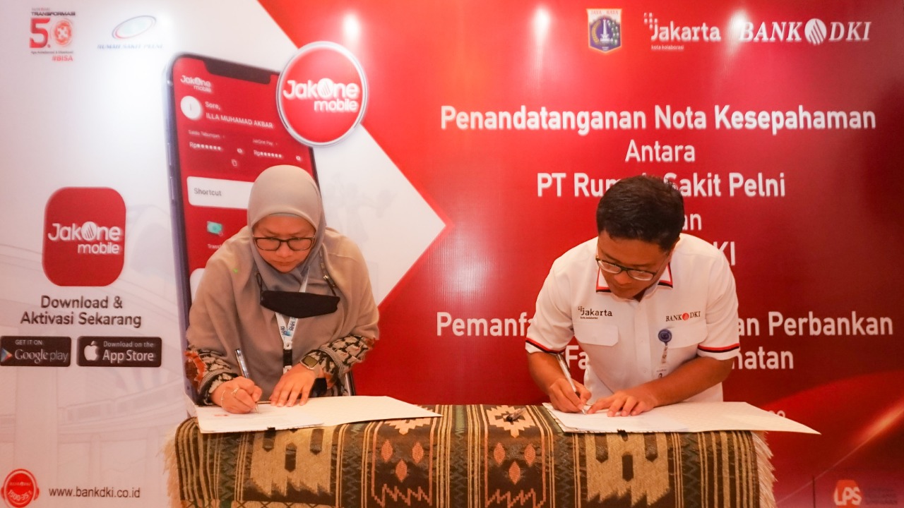 Penandatanganan kerja sama RS PELNI dengan Bank DKI diwakili Direktur Ritel & Syariah Bank DKI, Babay Parid Wazdi, dan dr Dewi Fankhuningdya