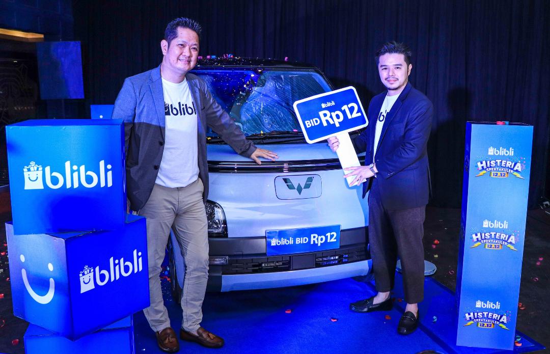 Edward K. Suwignjo, selaku CMO Blibli dan Wilson Kiantoro, Head of Campaign Blibli  resmi memulai gelaran Blibli Mega Lelang.
