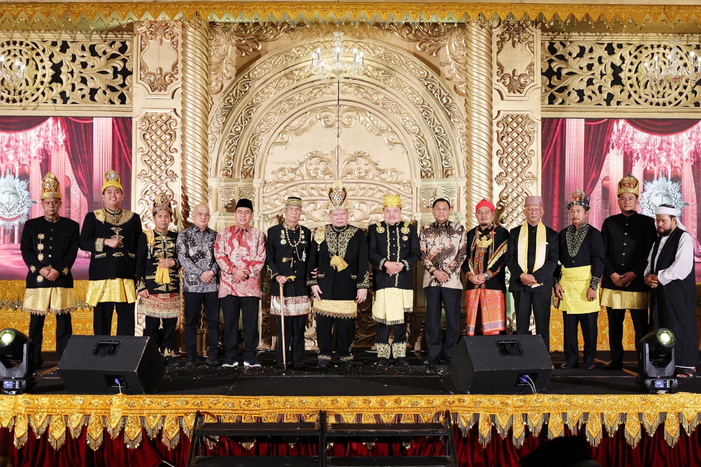 Pertemuan Ketua DPD RI LaNyalla M Mattaliltti dengan Raja dan Sultan Nusantara di Aceh, Rabu (14/12) malam.