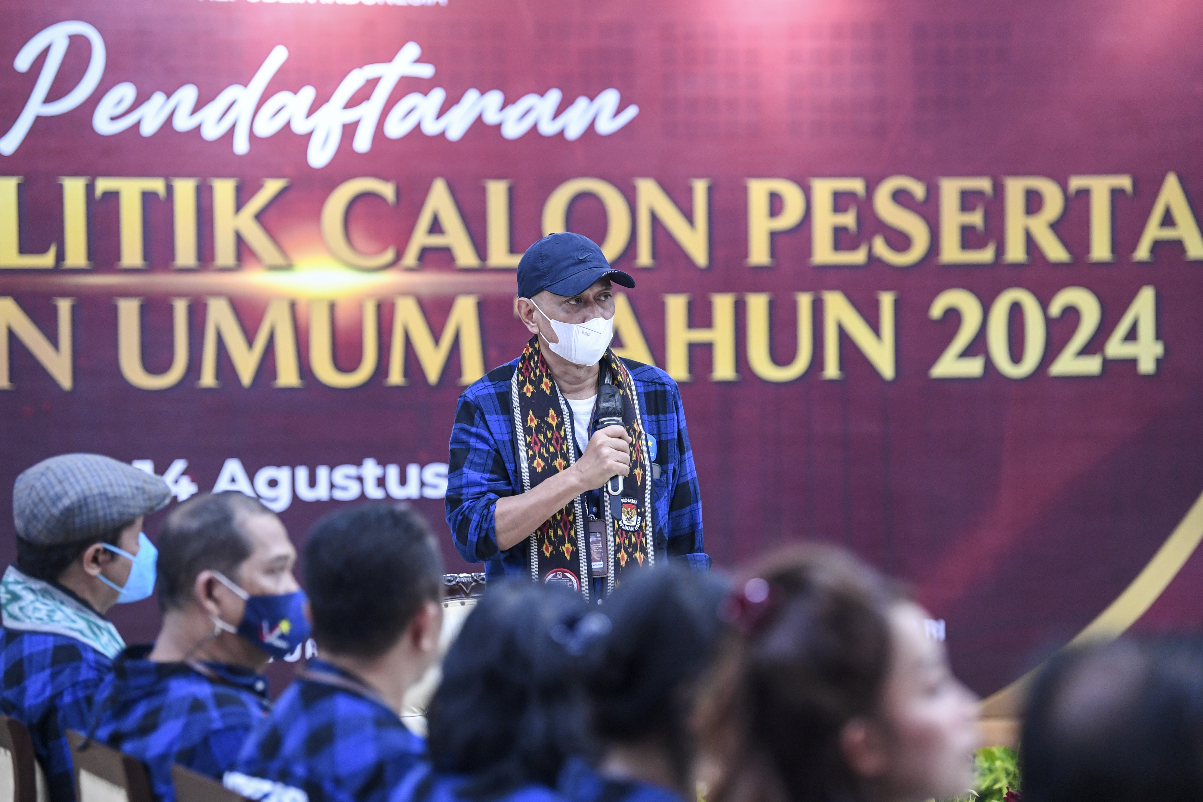 Ketua Umum Prima Agus Jabo Priyono saat Pendaftaran Parpol Calon Peserta Pemilu 2024 di Kantor KPU, Jakarta, Senin (1/8/2022). 