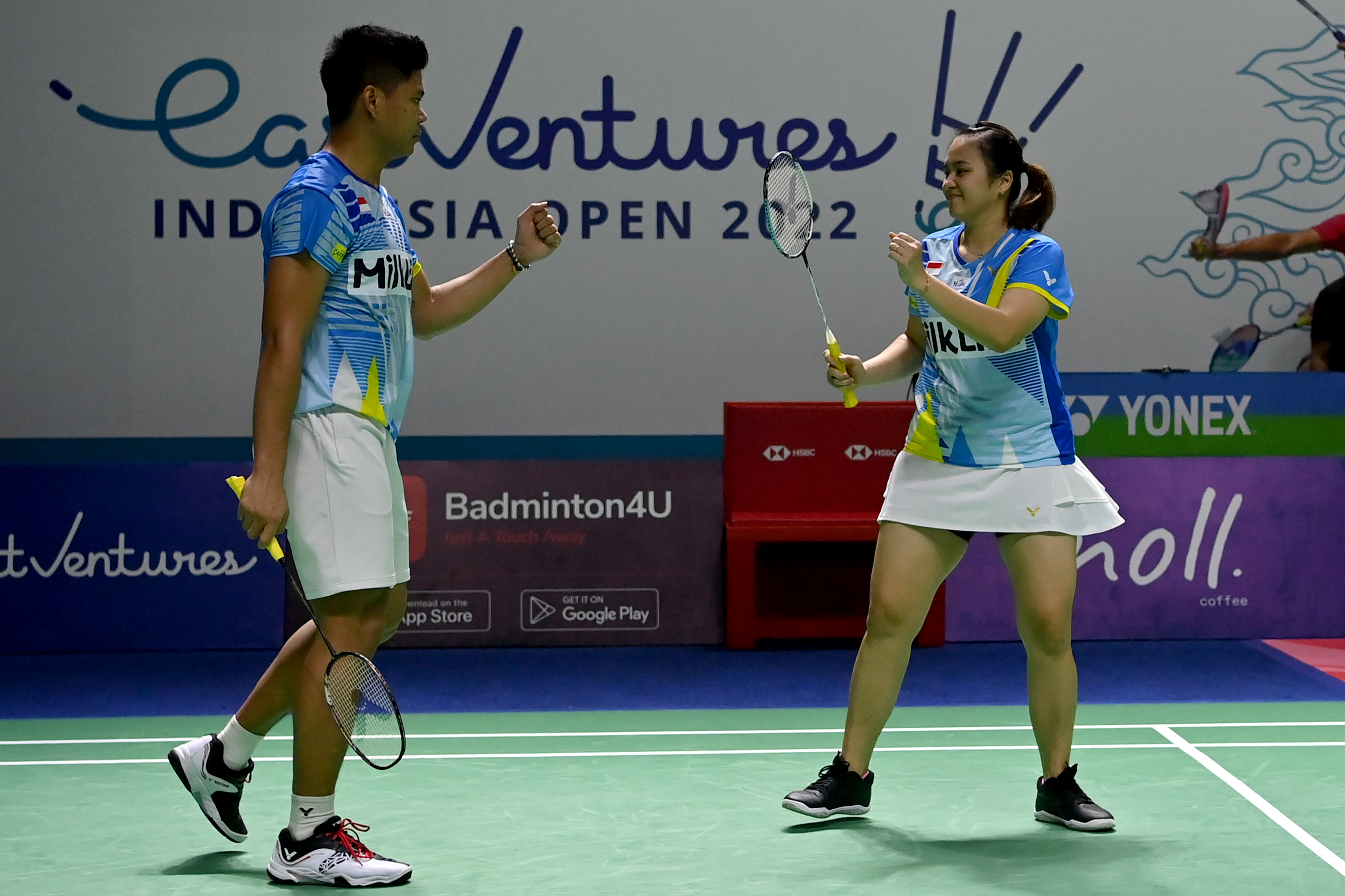 Ganda campuran Indonesia Praveen Jordan (kiri) dan Melati Daeva Oktavianti berharap bisa berlaga di Indonesia Masters 2023.
