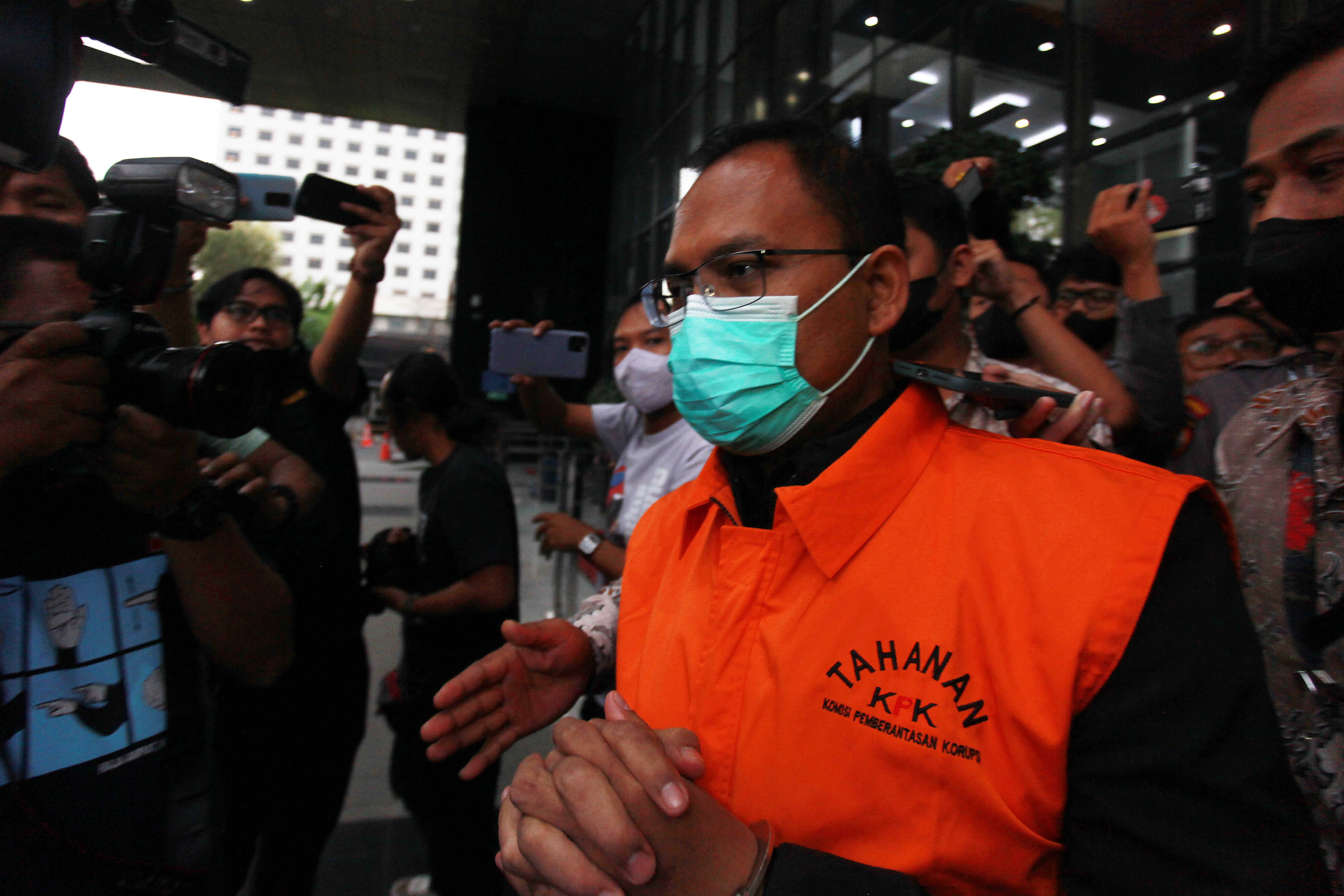 Tersangka kasus suap pengurusan perkara di MA, Hakim Yustisial/Panitera Pengganti MA Edy Wibowo.