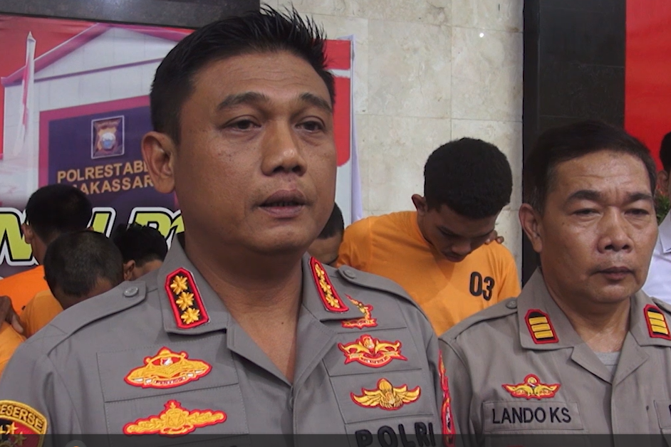 Kapolrestabes Makassar Kombes Budhi Haryanto (kiri).