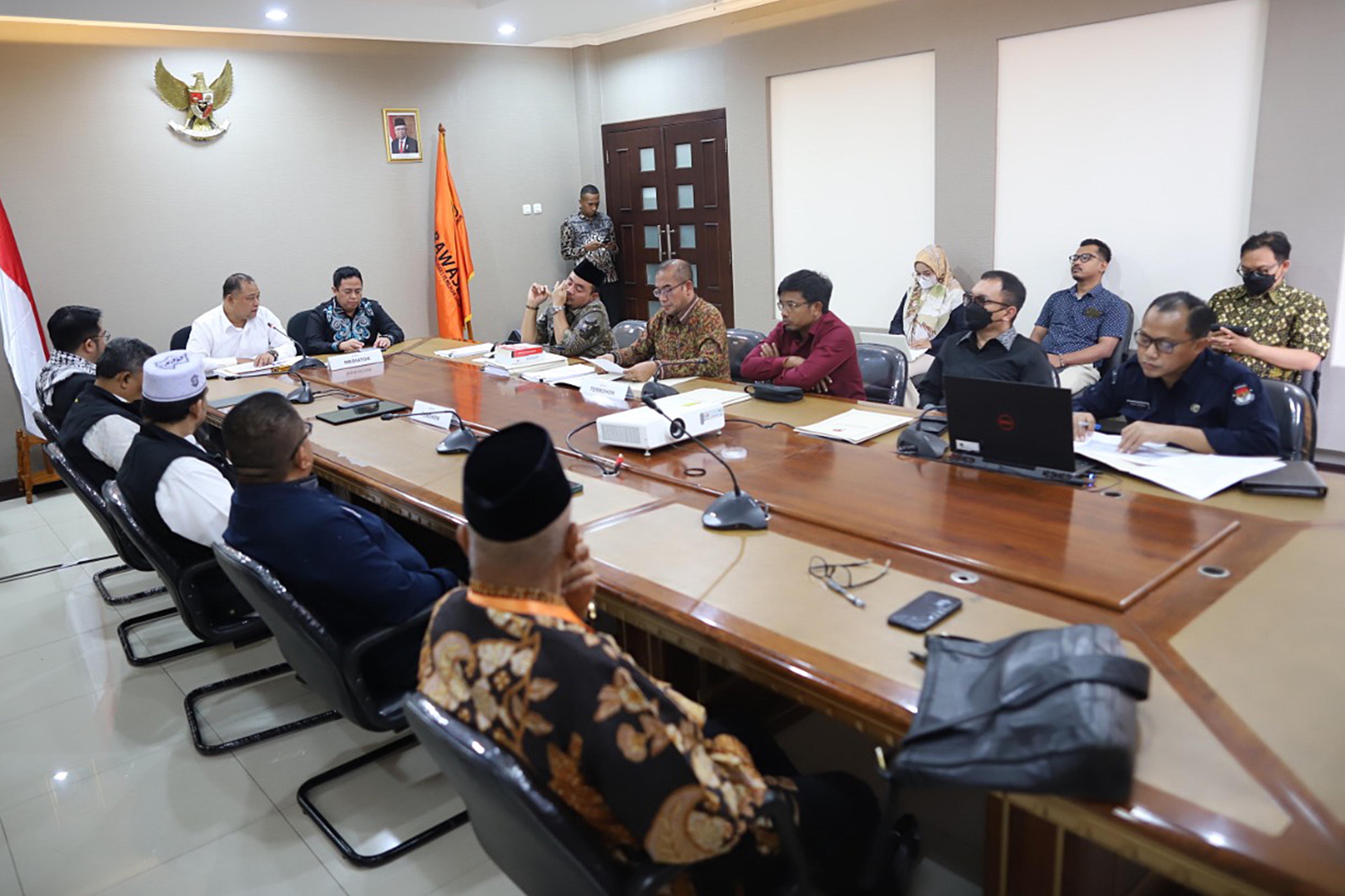 Mediasi antara Komisi Pemilihan Umum (KPU) dan Partai Ummat di Gedung Bawaslu, Jakarta, hari ini.