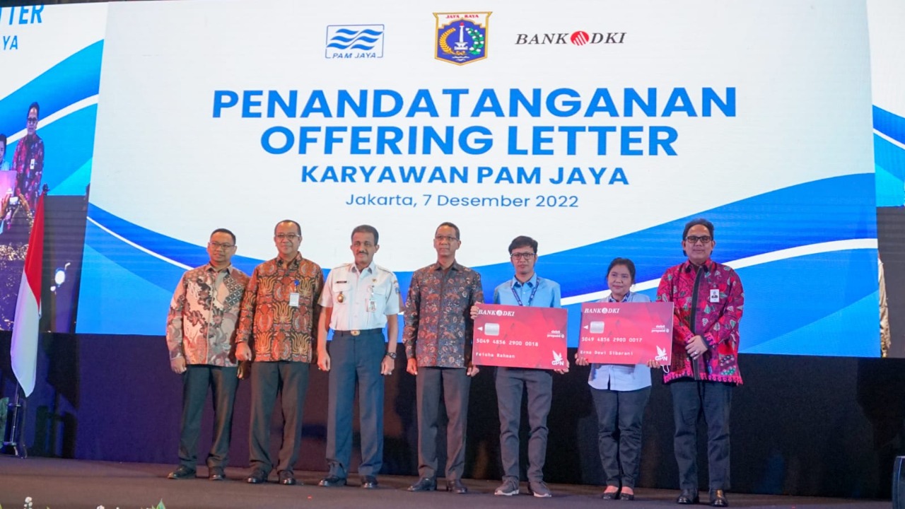 Penandatanganan Offering Letter 1.097 Pegawai Mitra Swasta PAM Jaya dengan Bank DKI.
