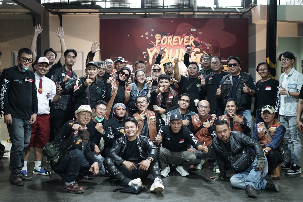 Community Gathering The Biker Shop