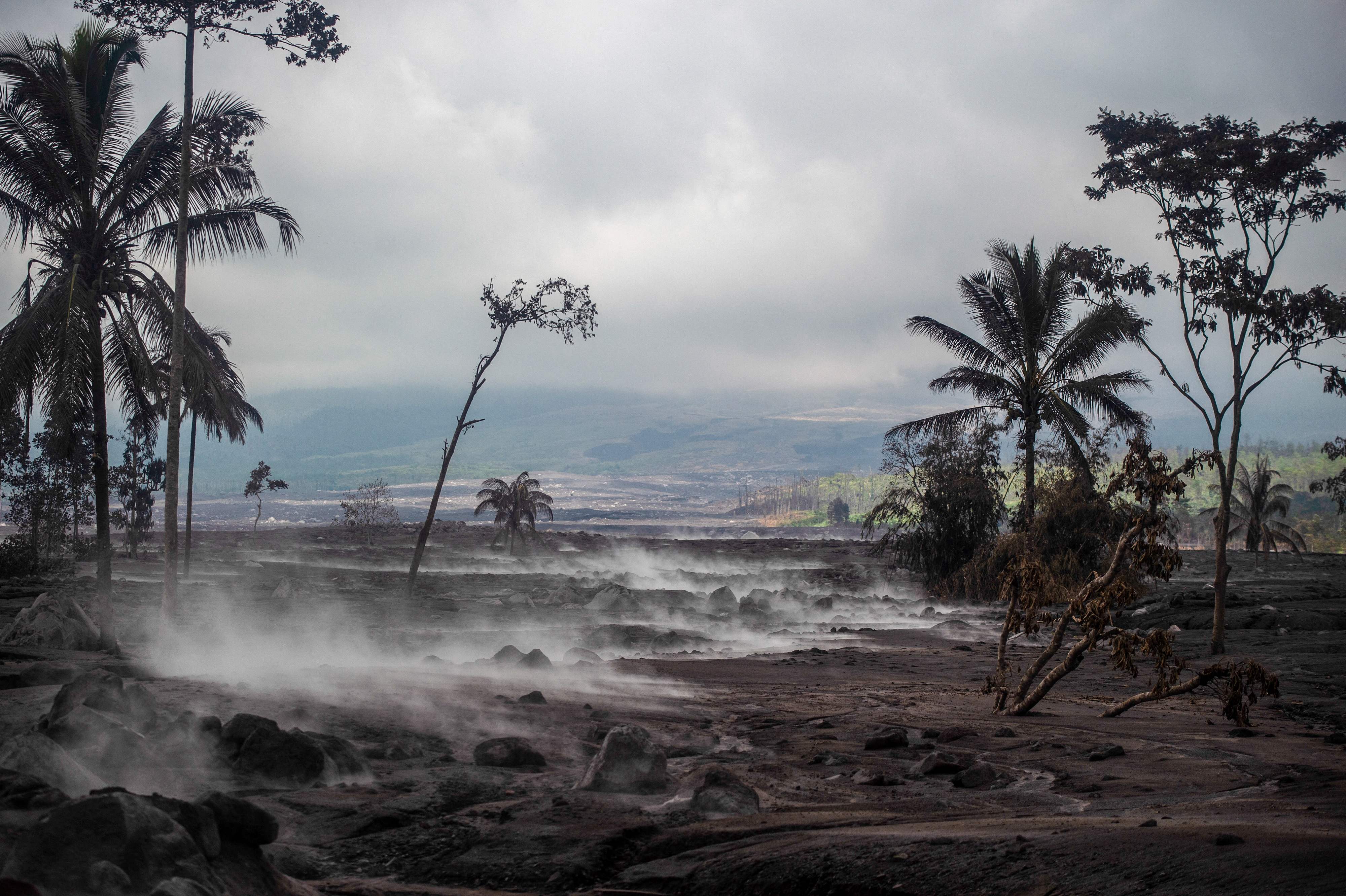 Lahan pertanian warga Desa Kajar Kuning yang rusak terkena lahar dingin dampak erupsi Gunung Semeru, Lumajang, Jawa Timur.