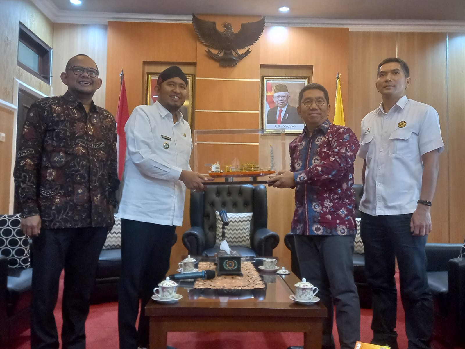 Bupati Sumenep Achmad Fauzi menerima kunjungan pejabat SKK Migas dan  pimpinan perusahaan hulu migas Husky-CNOOC Madura Limited