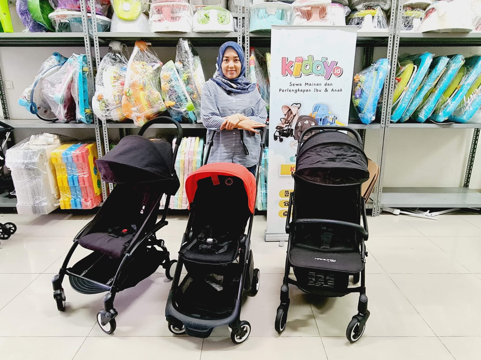 CEO & Founder Kiddy.id Maria Ulfa dan perusahaan yang menyewakan mainan dan peralatan anak-anak.