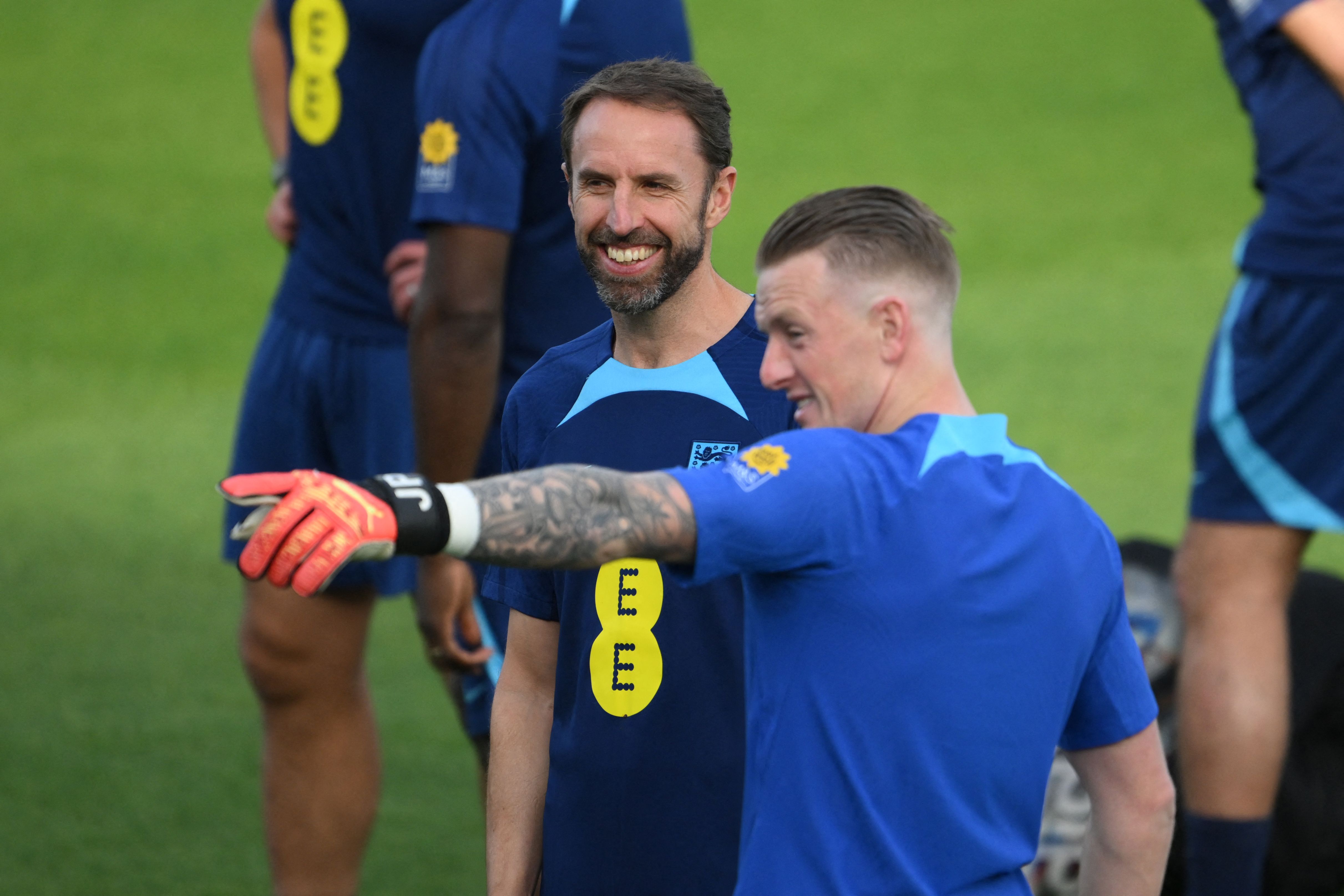 Pelatih Timnas Inggris Gareth Southgate memimpin latihan yang dilakoni anak asuhnya