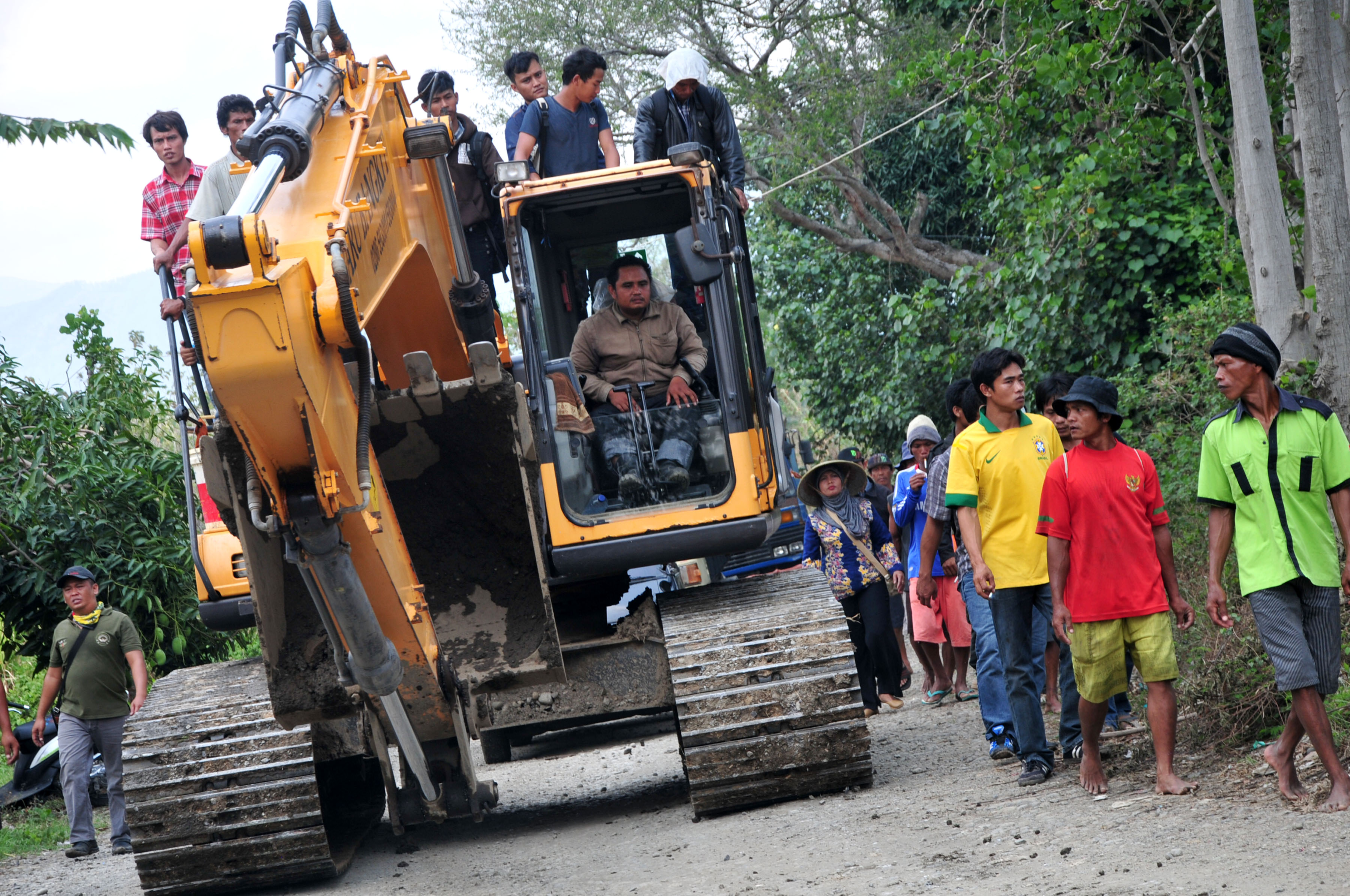 Ancam Lingkungan, Warga Batang Tutup Paksa Penambangan Galian C Liar