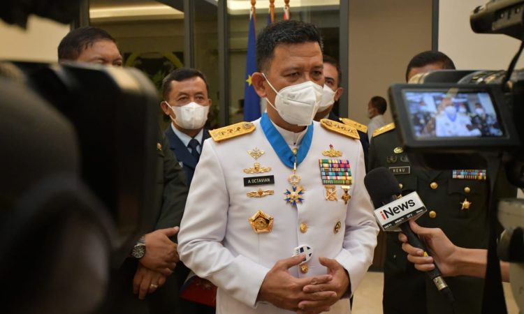 Rektor Universitas Pertahanan Laksamana Madya TNI Prof Amarulla Octavian jadi korban fitnah lewat Twitter