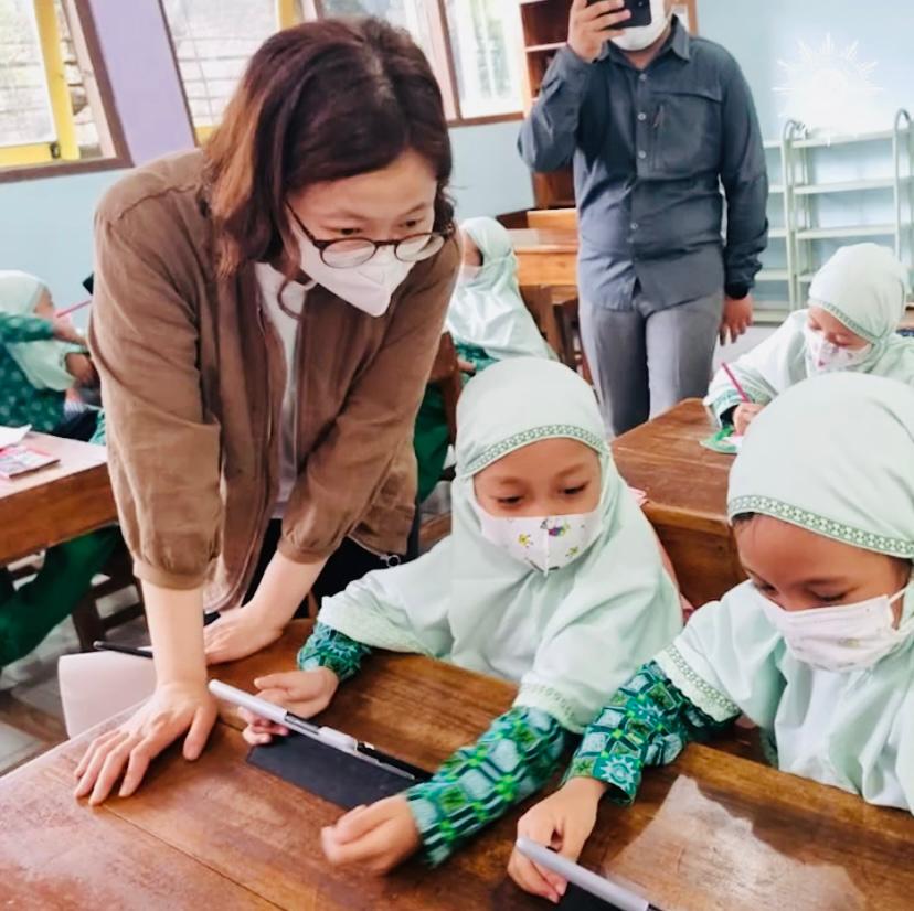 Perwakilan The Head Foundation CD Liang mengunjungi dua penerima program Edutabmu SD Muhammadiyah 34 dan SD Muhammadiyah 25 di Kota Medan.