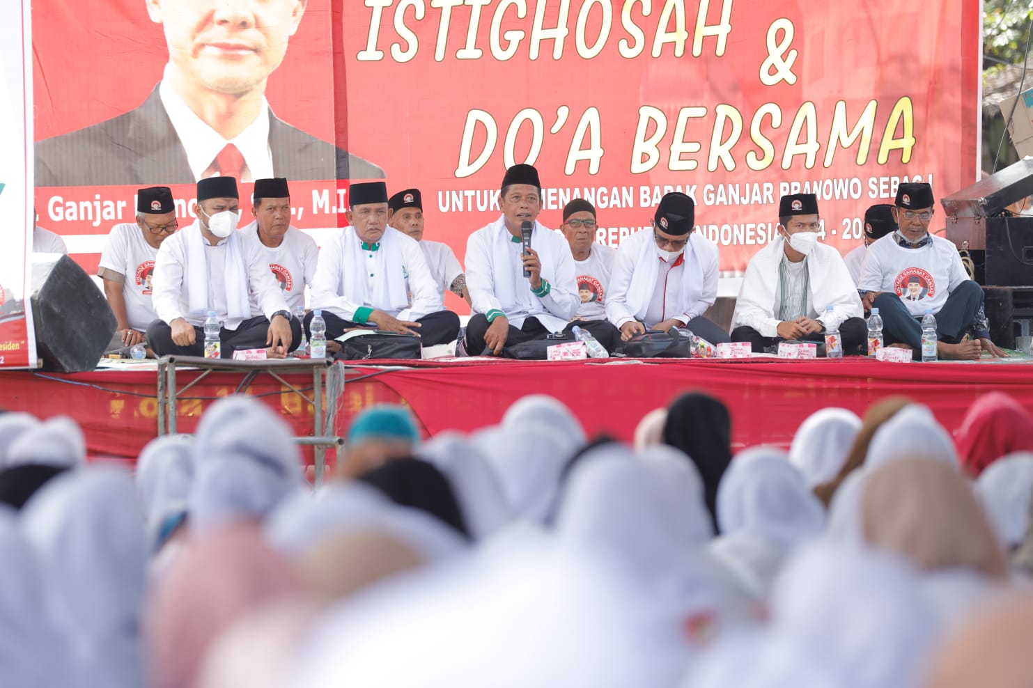 Jaringan Ustadz Sahabat (Usbat) Ganjar Kota Tanjung Balai, Sumatera Utara (Sumut) menebar kebahagiaan kepada anak-anak yatim dan kaum dhuafa