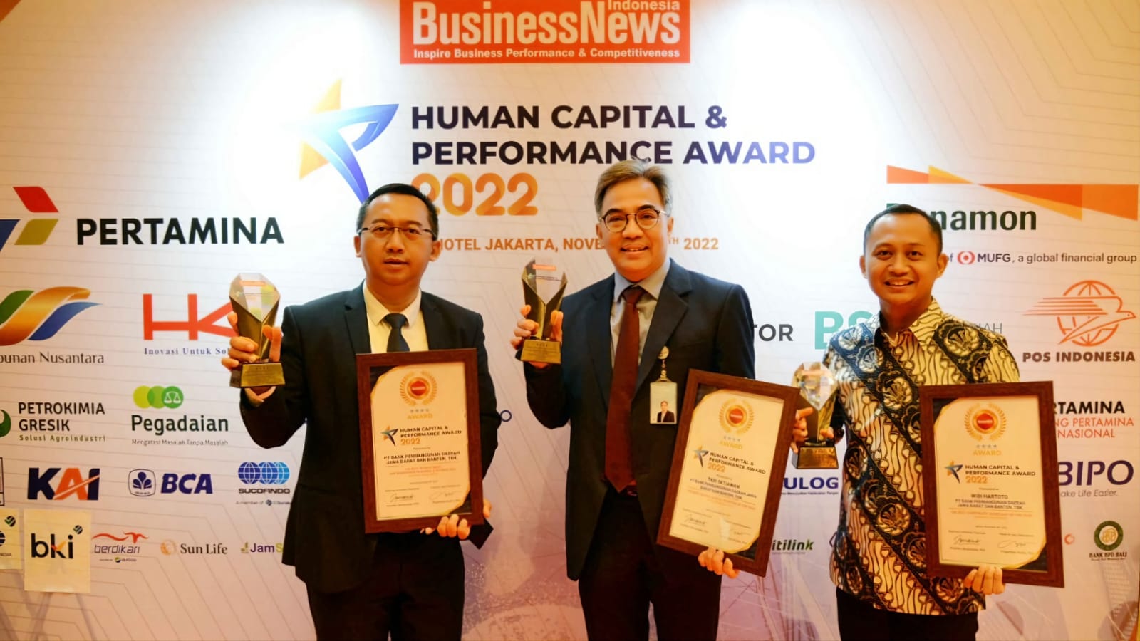 Bank bjb berhasil meraih predikat pemenang Human Capital & Performance Awards 2022 di The Westin Hotel, Jakarta.