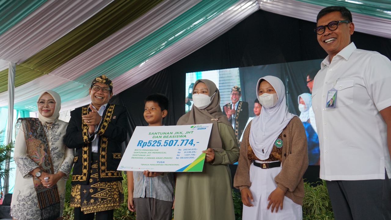 BPJS Ketenagakerjaan memberikan santunan pada ahli waris pendamping desa yang meninggal saat bertugas