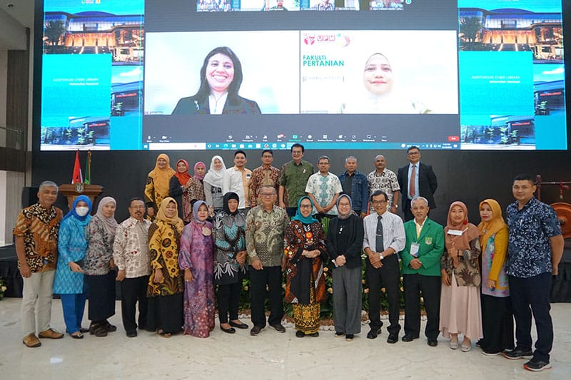 Seminar internasional bertema Penthahelix Collaboration And Strategic Communication For Successfull Green Economy In Indonesia, yang diadaka